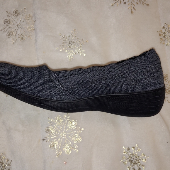 Skechers memory foam shoes. Size 9. - Picture 10 of 10